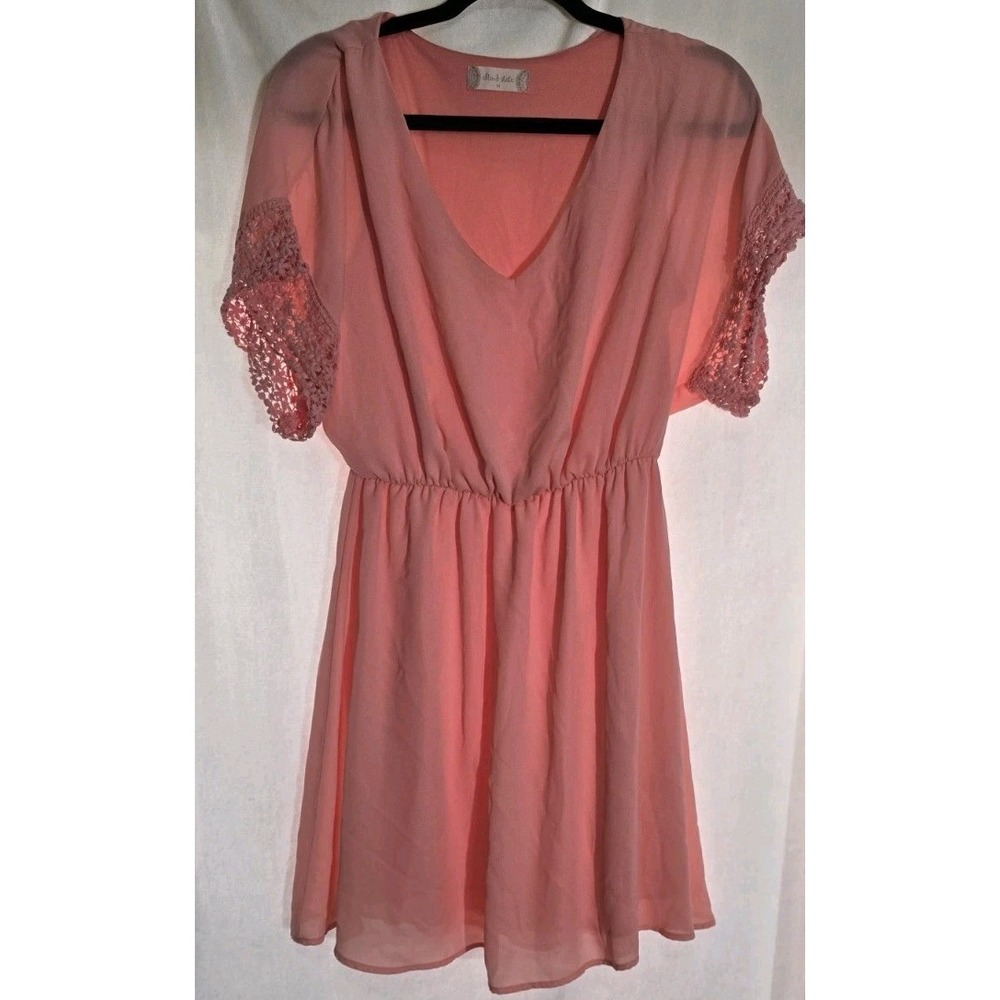 Altar'd State Women's Dress Size Medium Short Sleeve V-Neck‎ Lined
